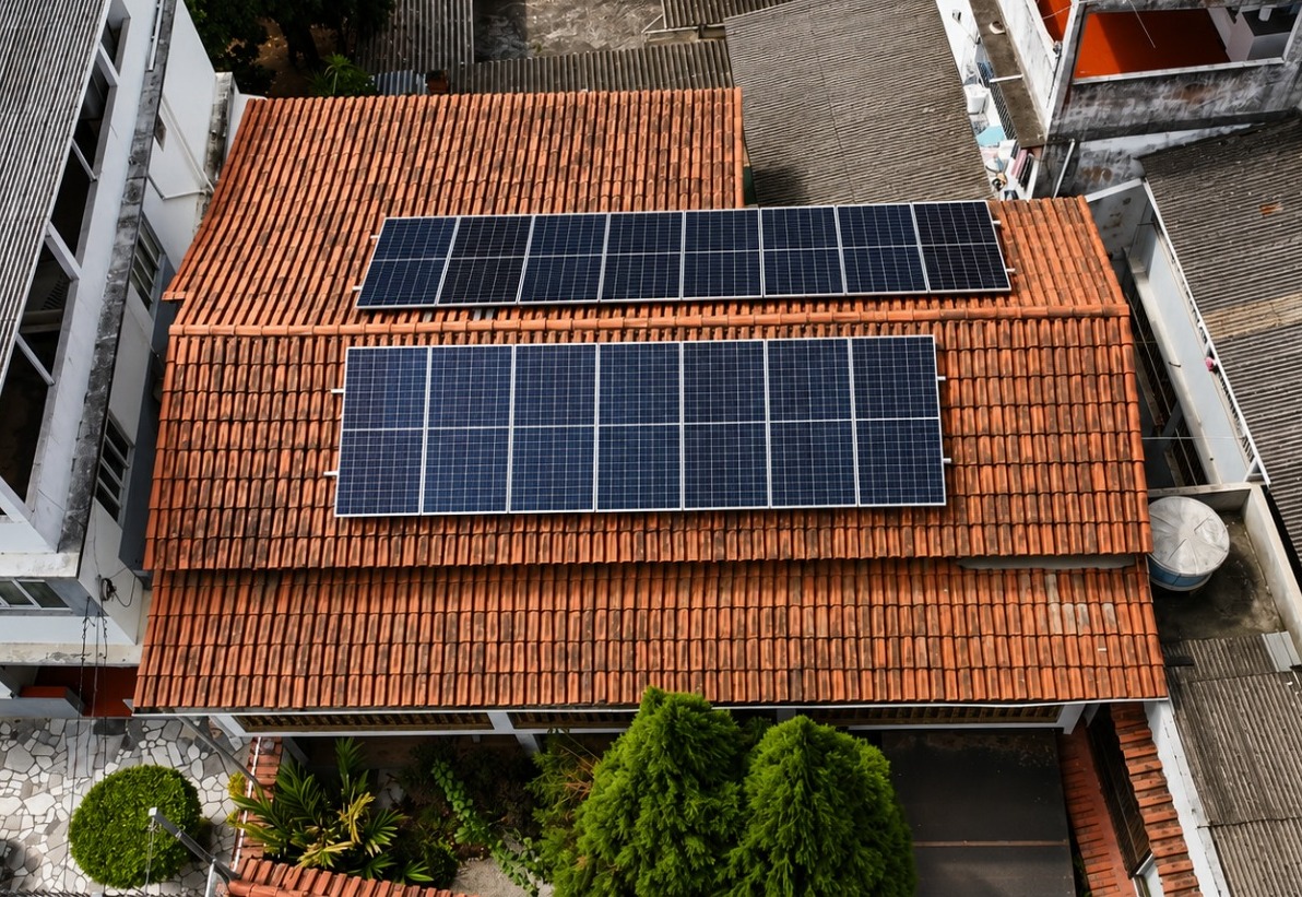 15 módulos de 605Wp, 9,07 kWp em Cariacica-ES