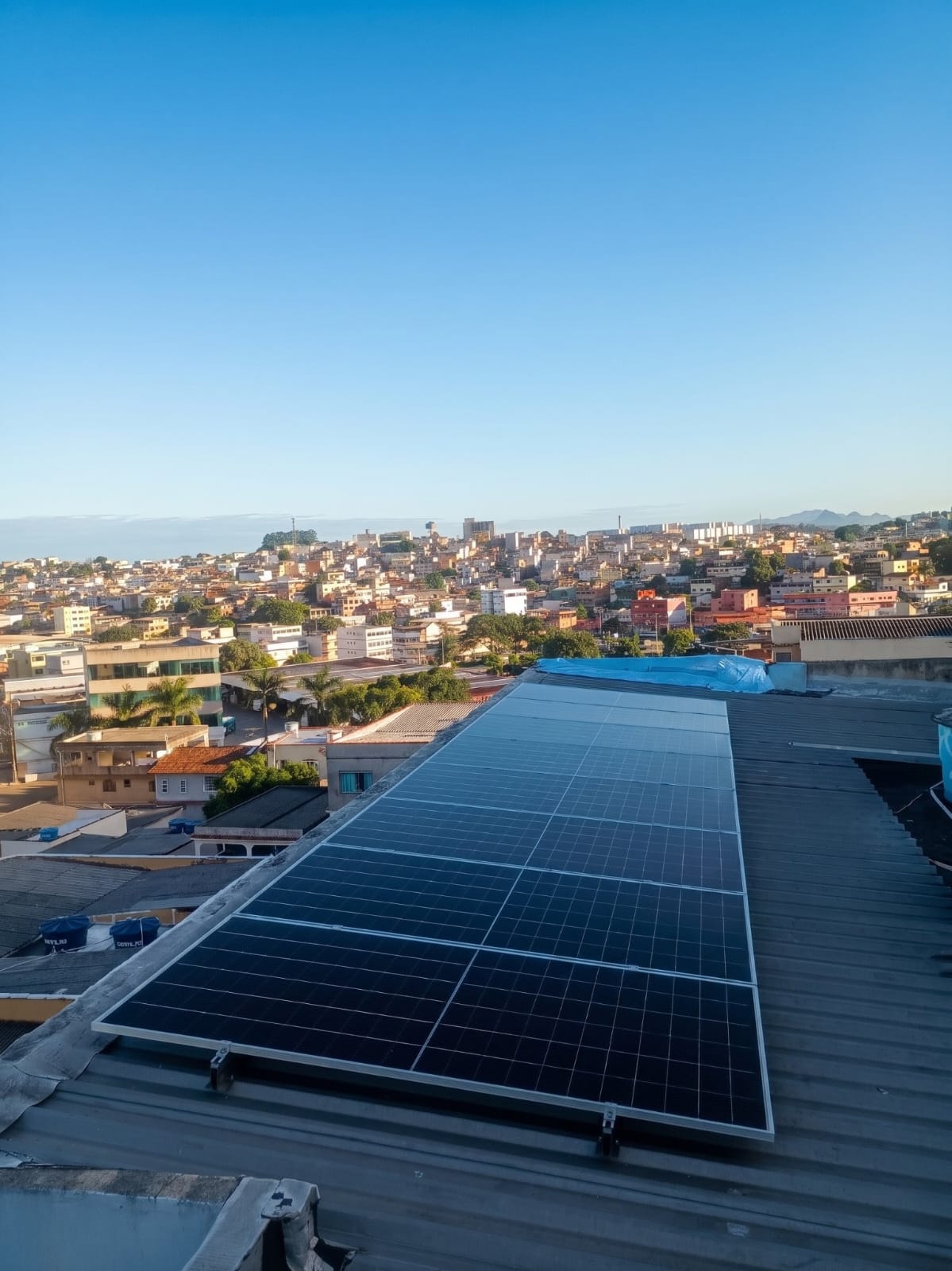 8 módulos de 605Wp, 4,84 kWp em Cariacica-ES