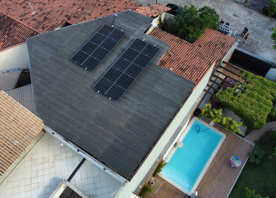 9 módulos de 610Wp, 5,49 kWp em Vila Velha-ES