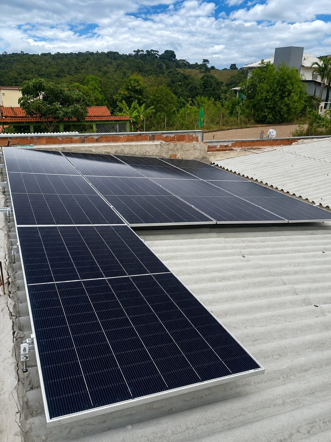 9 módulos de 625Wp, 6,62 kWp em Setiba-ES